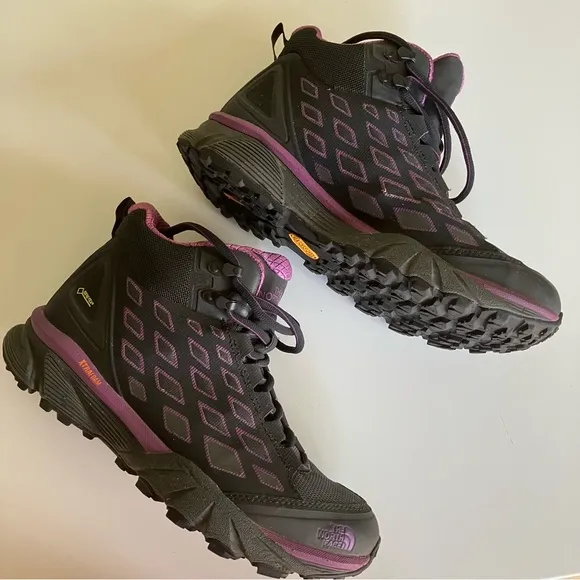 North face women’s Endurus Hiking goretex shoe purple black 8.5