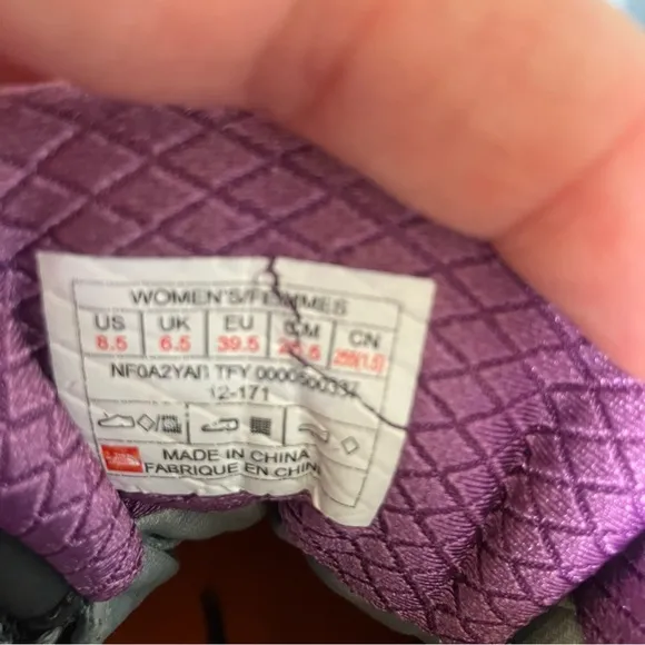 North face women’s Endurus Hiking goretex shoe purple black 8.5