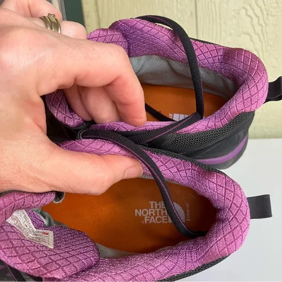 North face women’s Endurus Hiking goretex shoe purple black 8.5