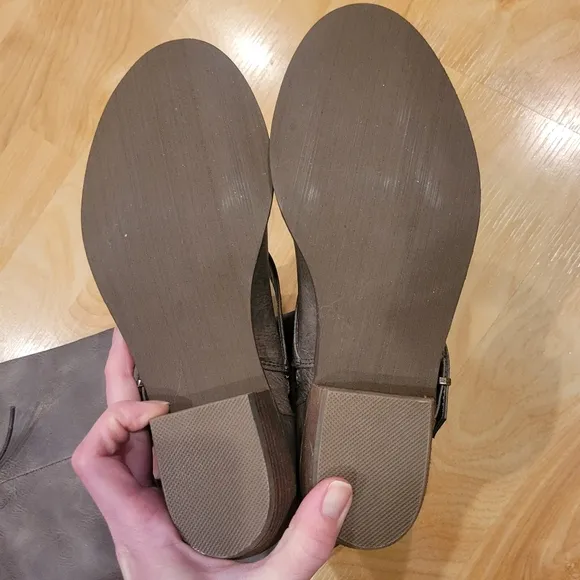 Not Rated Odessa Chelsea Boot Taupe Size 7.5