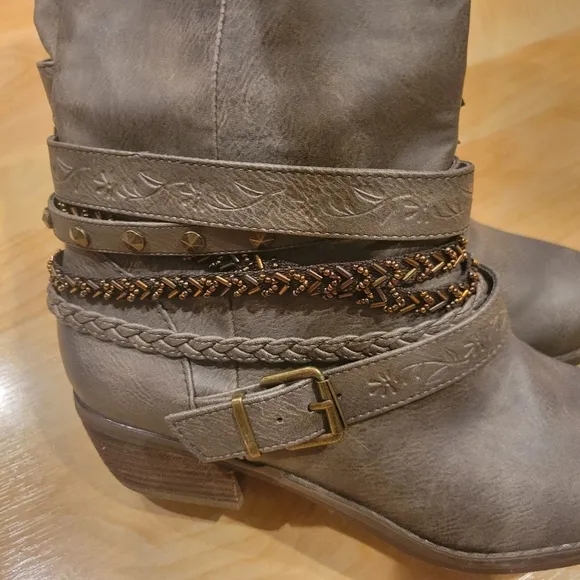Not Rated Odessa Chelsea Boot Taupe Size 7.5