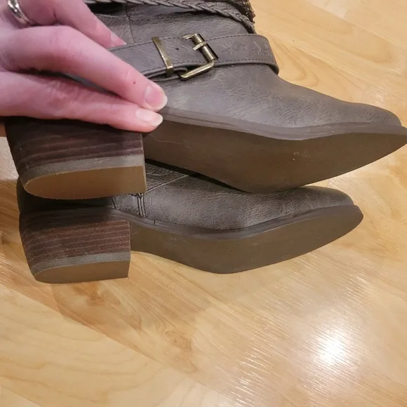 Not Rated Odessa Chelsea Boot Taupe Size 7.5