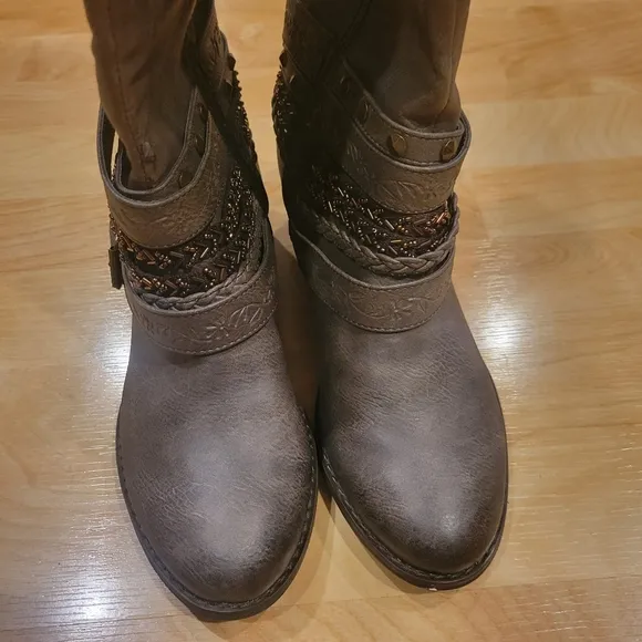 Not Rated Odessa Chelsea Boot Taupe Size 7.5
