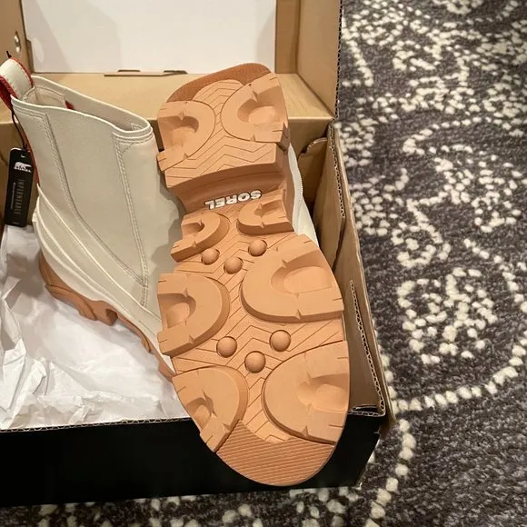 NWB Sorel Brex Chelsea Boots in Natural Sea Salt