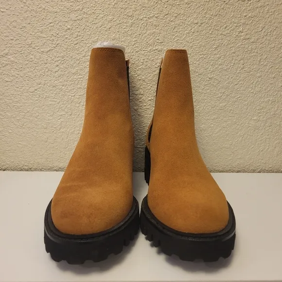 NWOB Aerosoles Tan Suede Ronn Chelsea Boots Size 10½M