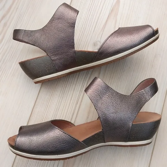 NWOB Danako Vera Sandals
