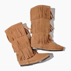 NWOB Minnetonka 3-Layer Fringe Pull-On Boot in Taupe