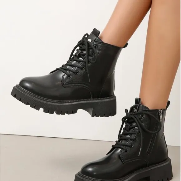 NWOB Nine West Wiley Black Combat Moto Black Boots, Size 7.5