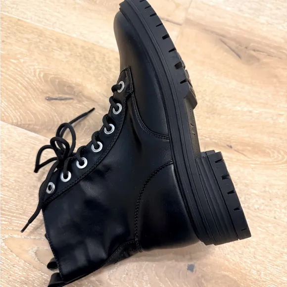 NWOB Nine West Wiley Black Combat Moto Black Boots, Size 7.5