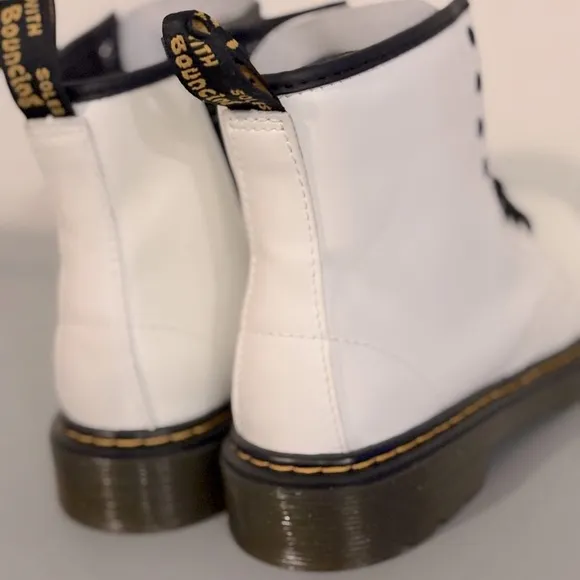 NWOT [Dr. Martens] 1460 Junior White Leather Lace-Up Classic Boots Youth Size 3