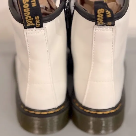 NWOT [Dr. Martens] 1460 Junior White Leather Lace-Up Classic Boots Youth Size 3