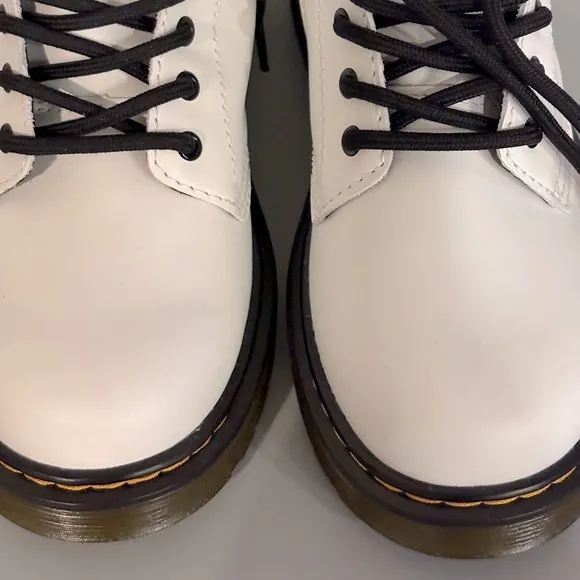 NWOT [Dr. Martens] 1460 Junior White Leather Lace-Up Classic Boots Youth Size 3