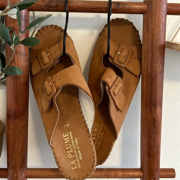 NWOT leather buckle sandals