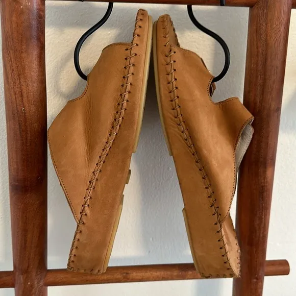 NWOT leather buckle sandals