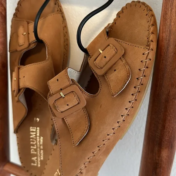 NWOT leather buckle sandals