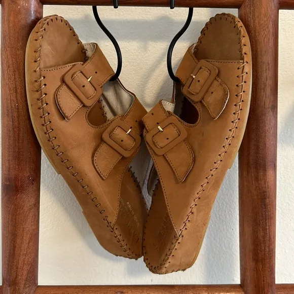 NWOT leather buckle sandals