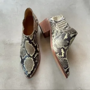 NWOT Madewell Sonia Chelsea Boots in Snake Prints