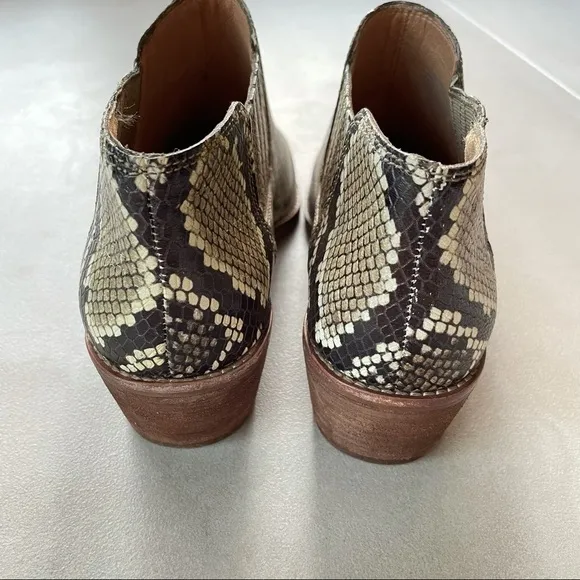 NWOT Madewell Sonia Chelsea Boots in Snake Prints