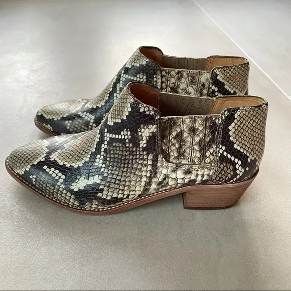 NWOT Madewell Sonia Low Chelsea Boots in Snake Prints