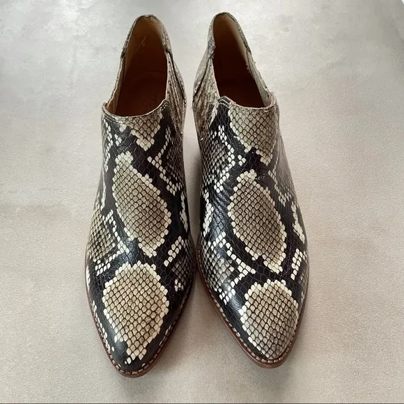 NWOT Madewell Sonia Low Chelsea Boots in Snake Prints