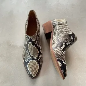 NWOT Madewell Sonia Low Chelsea Boots in Snake Prints