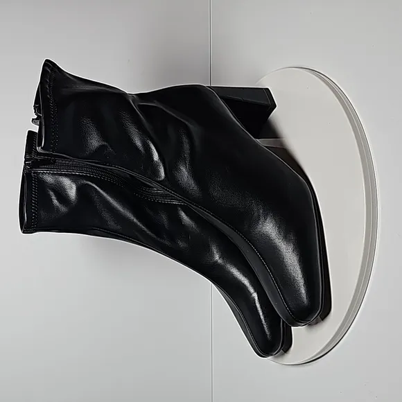 NWOT Steve Madden Harli Bootie Ankle Boots Block Heel Square Toe Faux Black 8