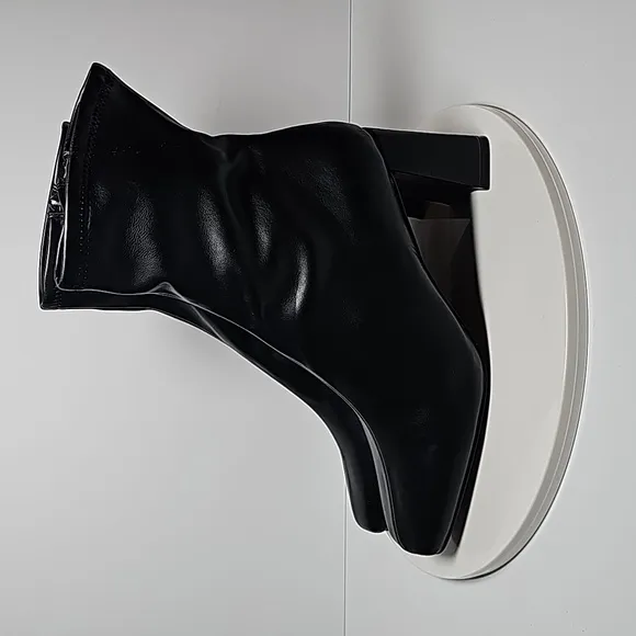 NWOT Steve Madden Harli Bootie Ankle Boots Block Heel Square Toe Faux Black 8
