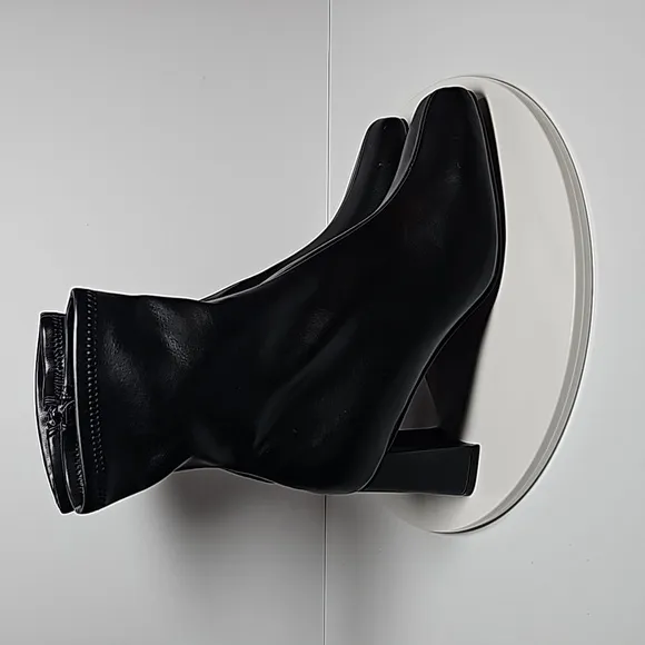 NWOT Steve Madden Harli Bootie Ankle Boots Block Heel Square Toe Faux Black 8