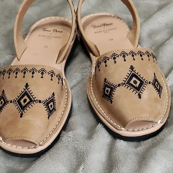 NWOT Toni Pons Ibiza menorquine in leather flats neutral size 38/7.5
