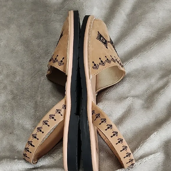 NWOT Toni Pons Ibiza menorquine in leather flats neutral size 38/7.5