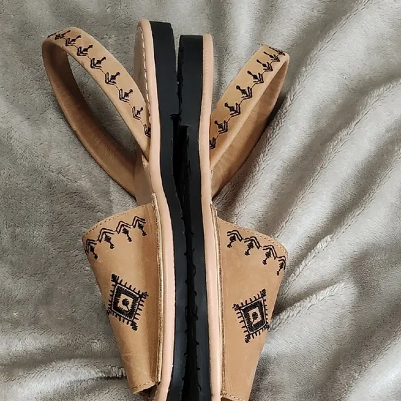 NWOT Toni Pons Ibiza menorquine in leather flats neutral size 38/7.5