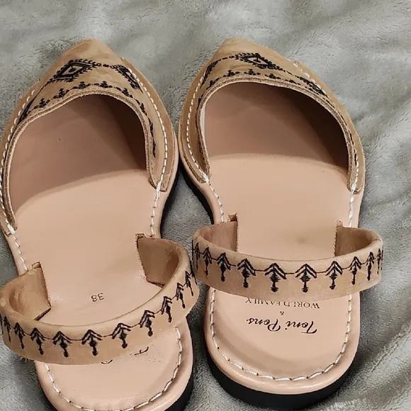 NWOT Toni Pons Ibiza menorquine in leather flats neutral size 38/7.5