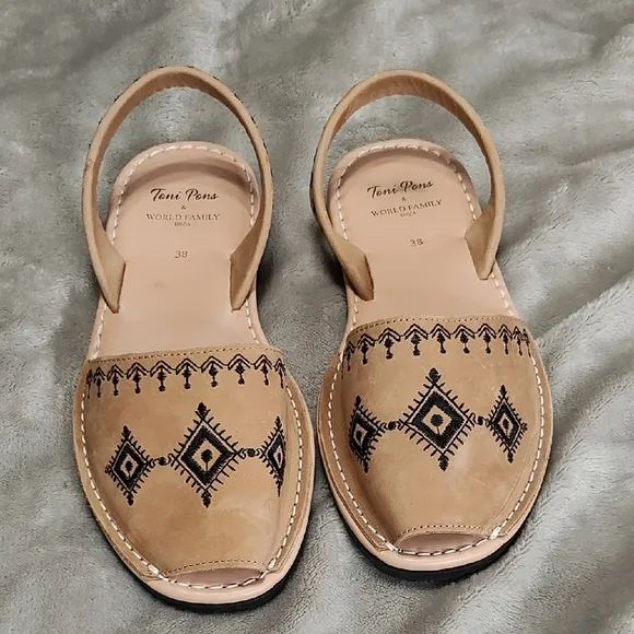NWOT Toni Pons Ibiza menorquine in leather flats neutral size 38/7.5