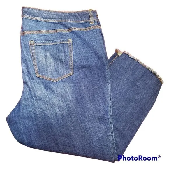 NWOT TORRID Size 26 High-Rise Lightly Distressed Raw Hem Skinny Ankle Jeans Blue