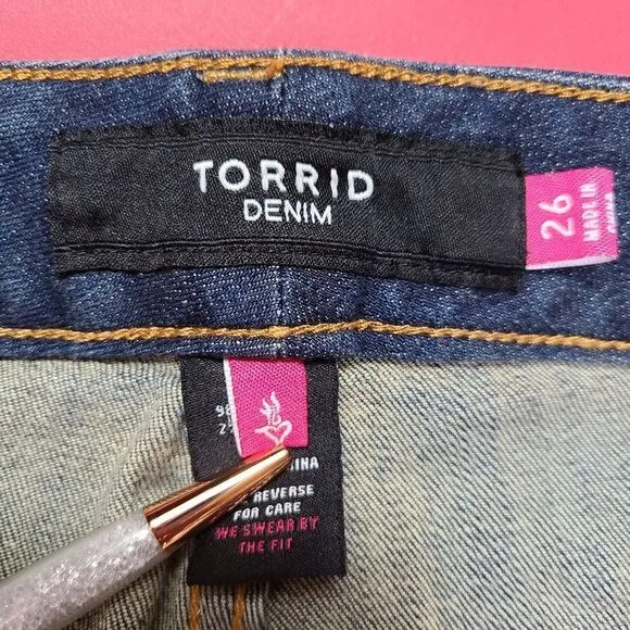 NWOT TORRID Size 26 High-Rise Lightly Distressed Raw Hem Skinny Ankle Jeans Blue