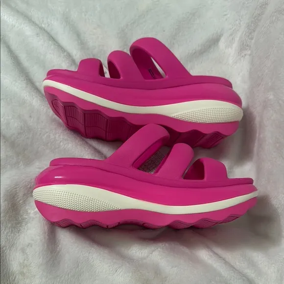 NWT Crocs mega crush triple strap Pink crush Platform Sandals size women’s 7