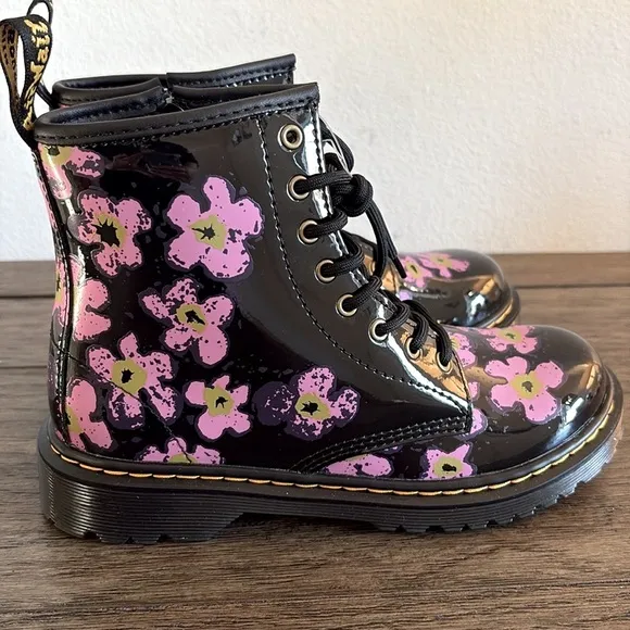 NWT [Dr. Marten’s] 1460 Pansy Patent Leather Black/Pink Lace Up Boots Girls 3.0
