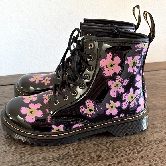 NWT [Dr. Marten’s] 1460 Pansy Patent Leather Black/Pink Lace Up Boots Girls 3.0