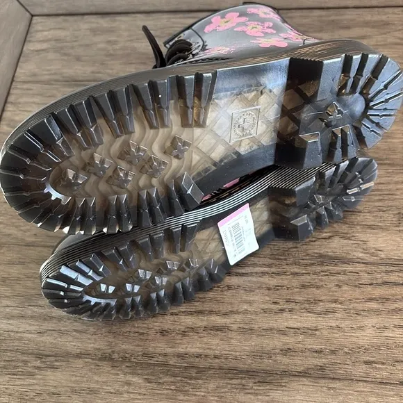 NWT [Dr. Marten’s] 1460 Pansy Patent Leather Black/Pink Lace Up Boots Girls 3.0