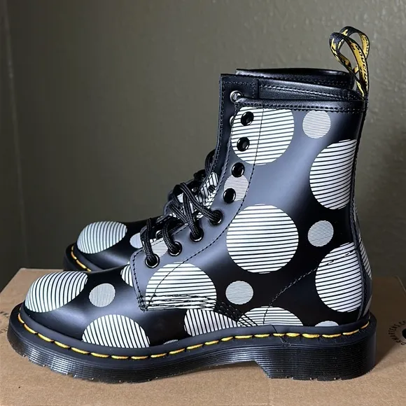 *NWT* DR. MARTENS 1460 Women’s Polka Dot Smooth Leather Lace Up Boots