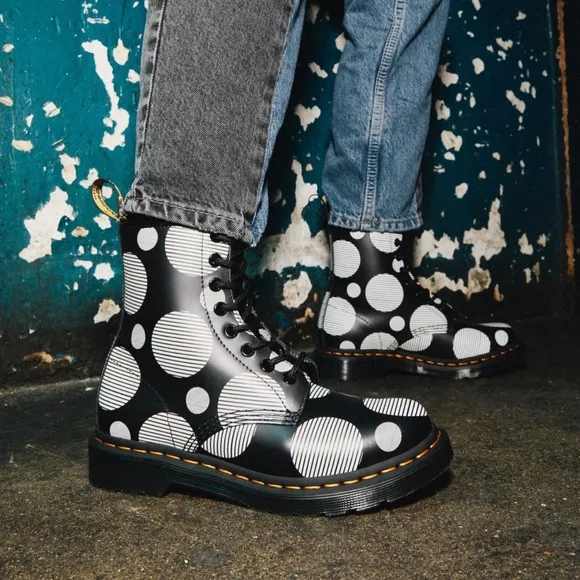 *NWT* DR. MARTENS 1460 Women’s Polka Dot Smooth Leather Lace Up Boots