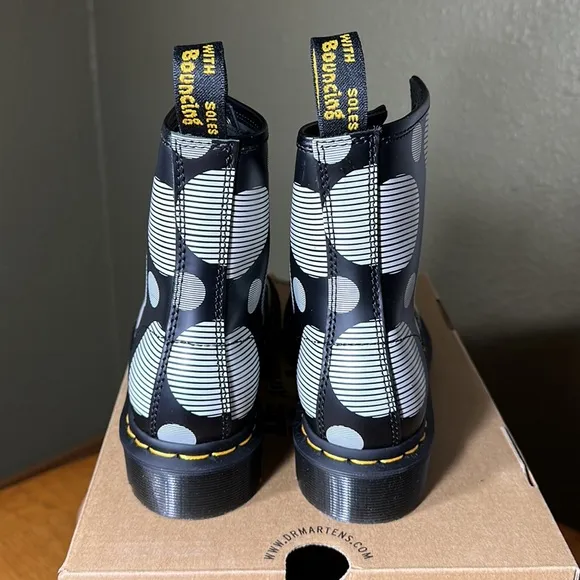 *NWT* DR. MARTENS 1460 Women’s Polka Dot Smooth Leather Lace Up Boots