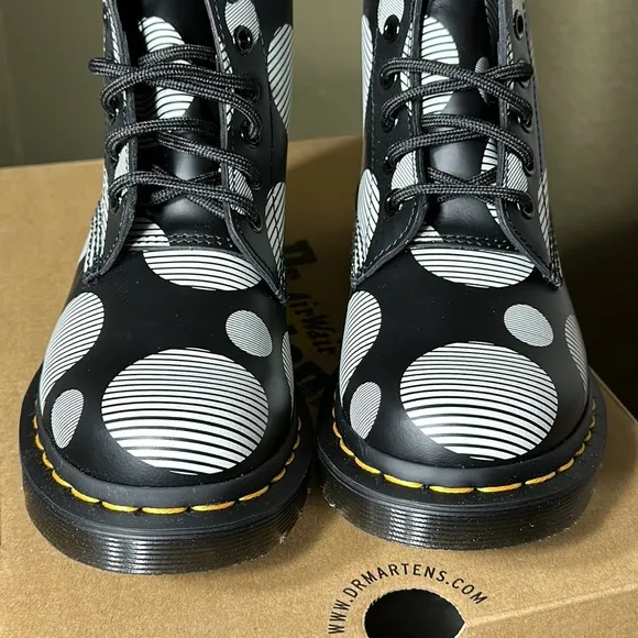 *NWT* DR. MARTENS 1460 Women’s Polka Dot Smooth Leather Lace Up Boots