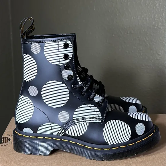 *NWT* DR. MARTENS 1460 Women’s Polka Dot Smooth Leather Lace Up Boots