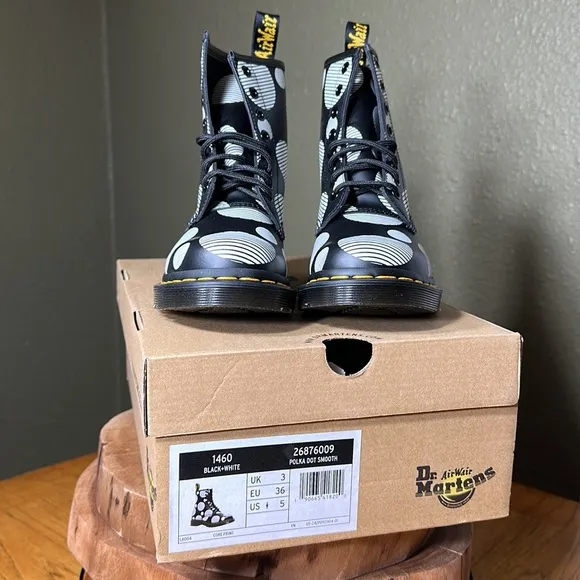 *NWT* DR. MARTENS 1460 Women’s Polka Dot Smooth Leather Lace Up Boots