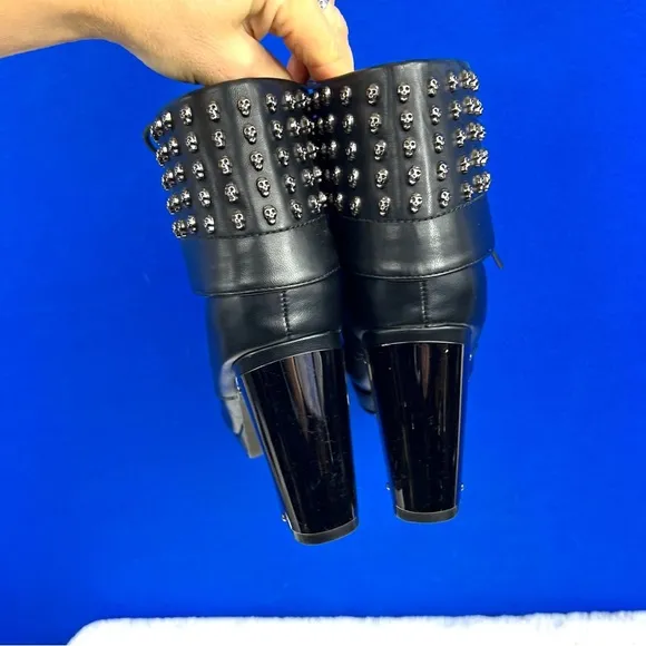 NWT |•HOT TOPIC•| Metal Heel Silver Studs Lace Up Rockstar Ankle Boots Size 9