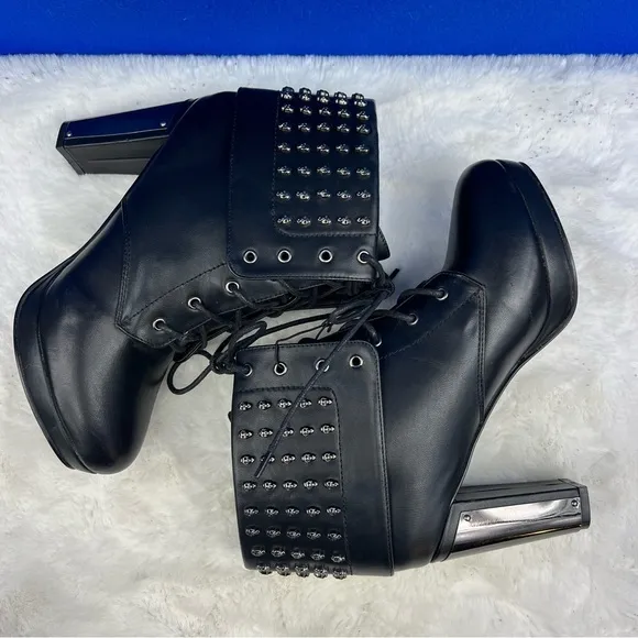 NWT |•HOT TOPIC•| Metal Heel Silver Studs Lace Up Rockstar Ankle Boots Size 9