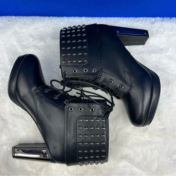 NWT |•HOT TOPIC•| Metal Heel Silver Studs Lace Up Rockstar Ankle Boots Size 9