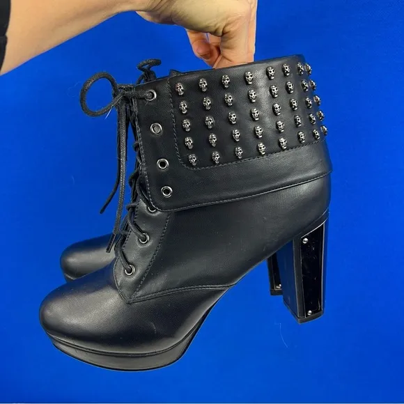 NWT |•HOT TOPIC•| Metal Heel Silver Studs Lace Up Rockstar Ankle Boots Size 9