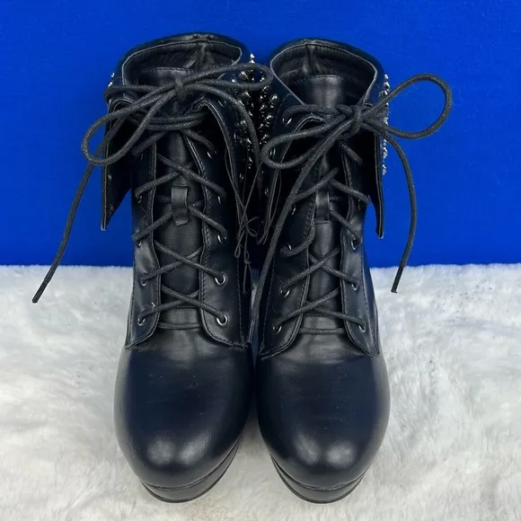 NWT |•HOT TOPIC•| Metal Heel Silver Studs Lace Up Rockstar Ankle Boots Size 9